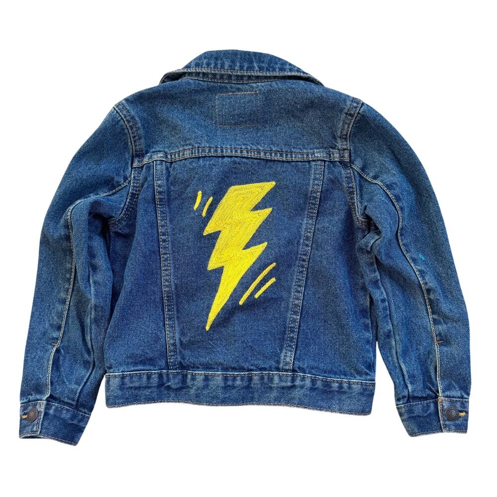 Levi’s Boys Denim Trucker Jacket with Embroidered Lightning Bolt Size 4T